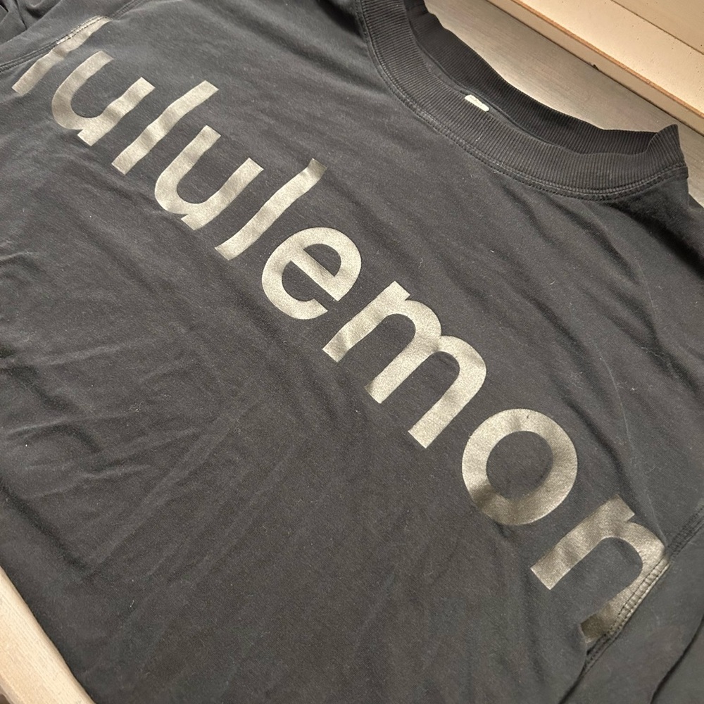 lululemon athletica Black Short Sleeve Tee